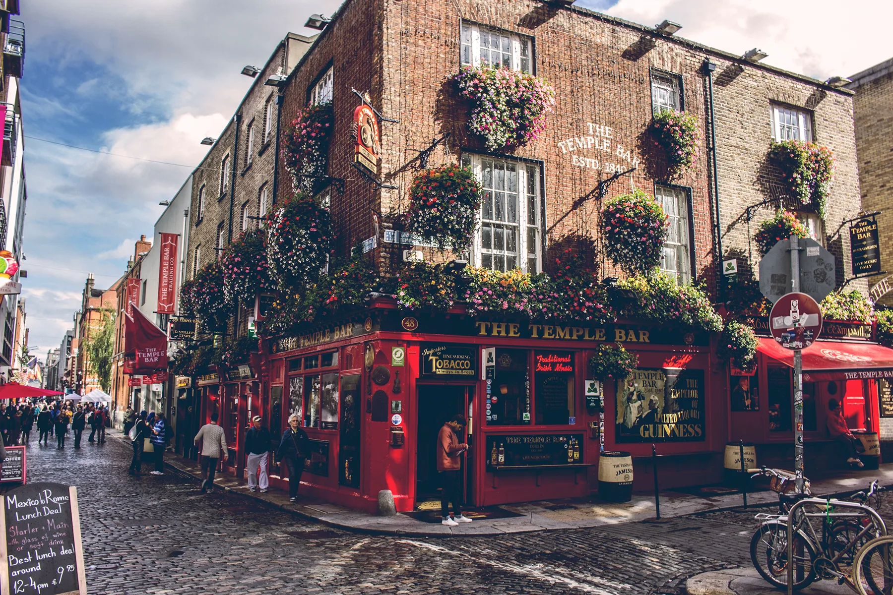 Photo of Temple Bar in Dublin. Photo by Matheus Câmara da Silva on Unsplash.